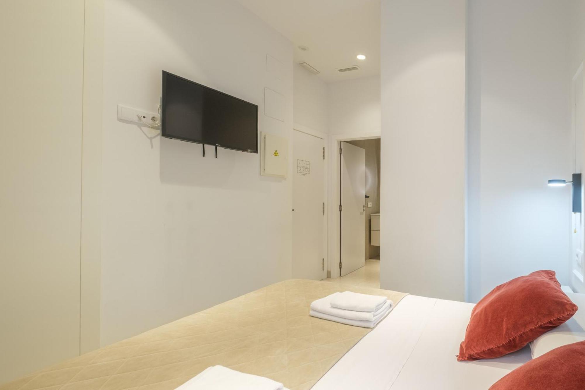 Room Close To City Centre, Valencia